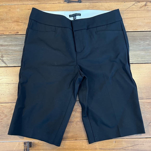 Saks Fifth Avenue Black Women's Bermuda Short Size 8 - Picture 1 of 5